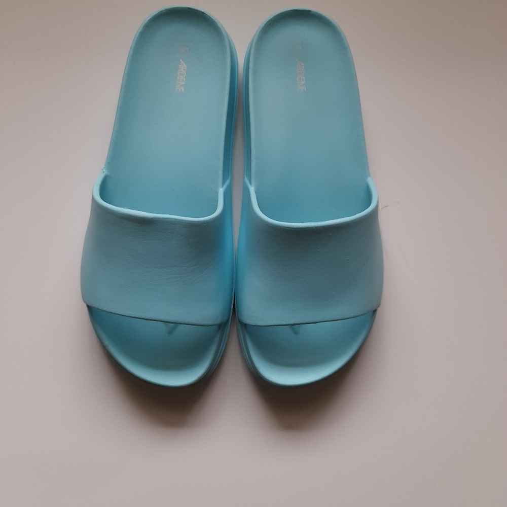 Light Blue Soft Foam Slides by Ardene Size 9 to 9.5 Girls
